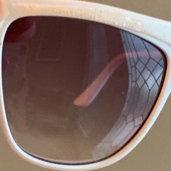 Vtg Oleg Cassini 948 477 White Pearl sunglasses - Picture 9 of 10